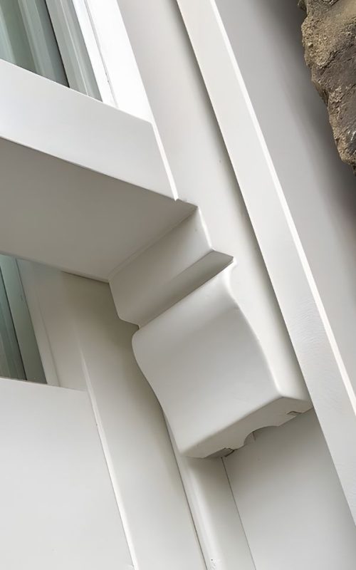Sash Horn Type 10 – Exterior Top Sash Detail Close-up of sash horn type 10 fitted to the exterior top sash of a painted timber sash window